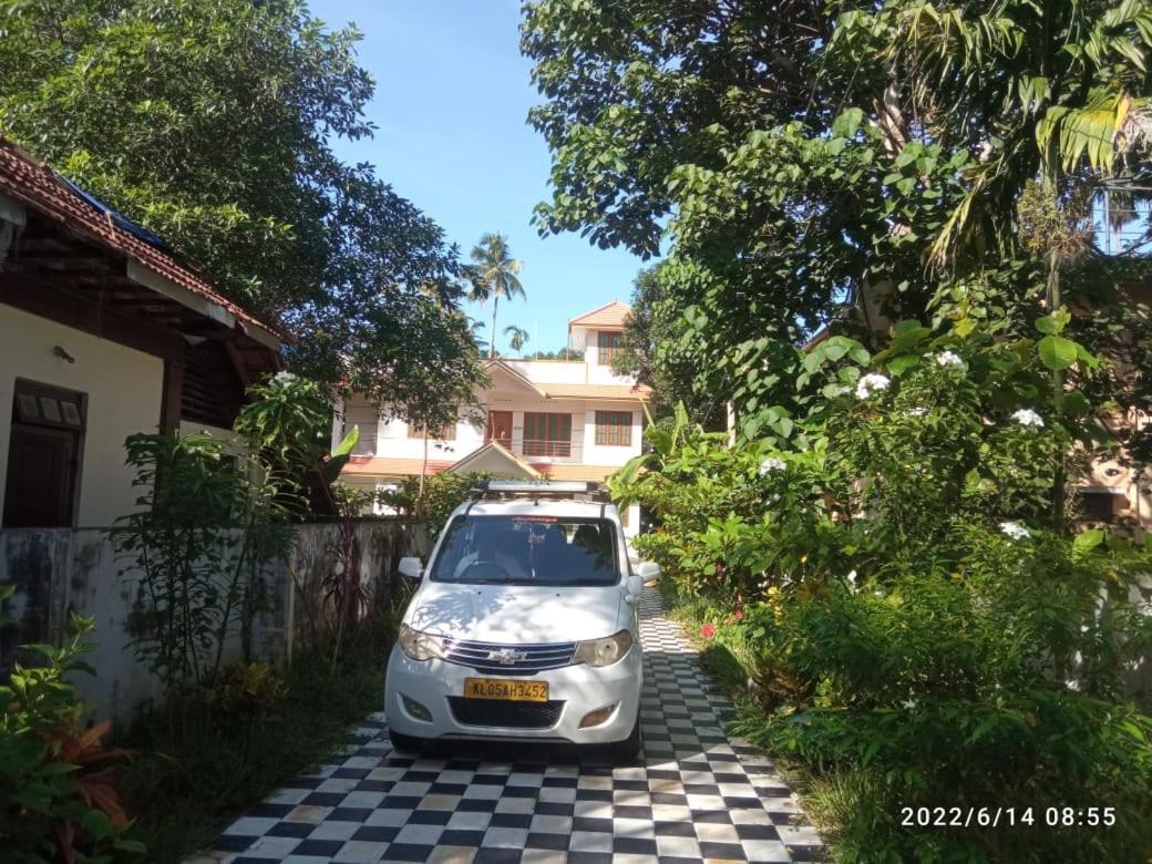 Апартаменты Devi Kripa Residency Варкала Экстерьер фото