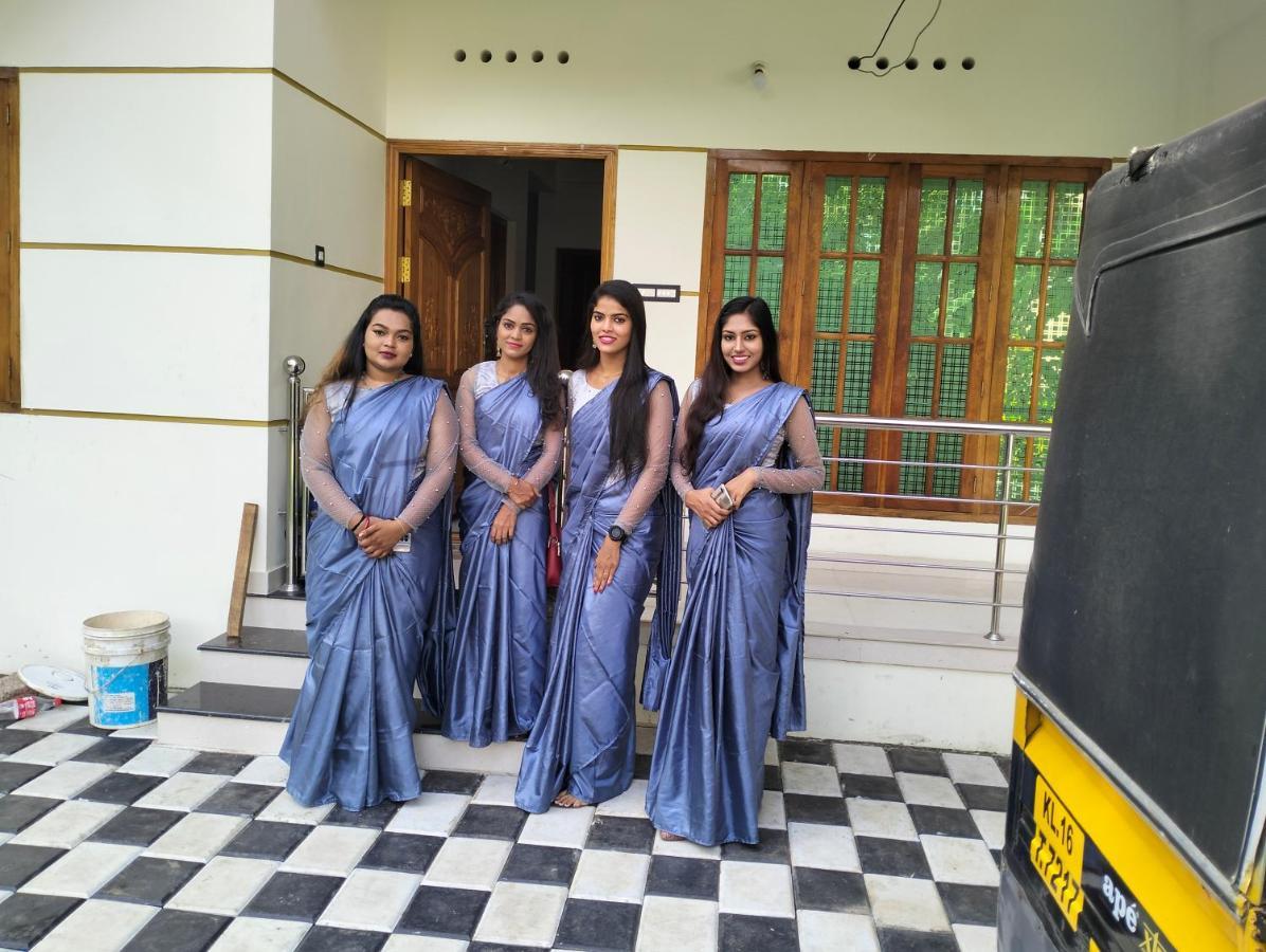 Апартаменты Devi Kripa Residency Варкала Экстерьер фото